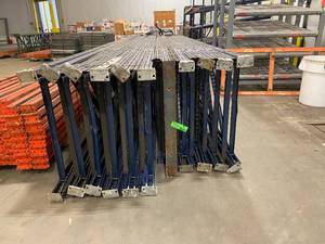 lot 8 image: Tear Drop Pallet Racking - 21 uprights, 90 crossbars