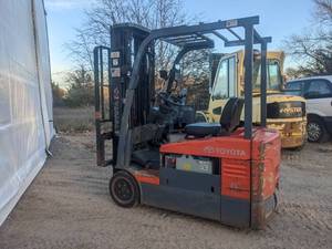 lot 1 image: Toyota Forklift M # 7FBEHU18