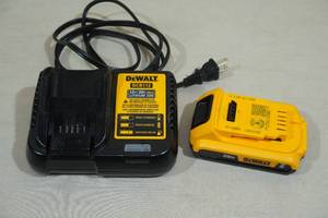 lot 26 image: DeWalt 20v Battery with Charger