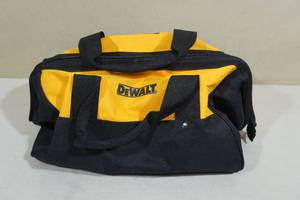 lot 27 image: DeWalt 18 Tool Bag