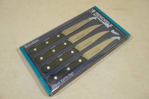 lot 30 image: Henckels International Steak Knife Set