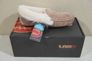 lot 35 image: Lamo Aussie Moc Moccasins - Womens 7