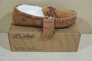 lot 37 image: Lamo Britain Moc II Moccasins - Womens 10