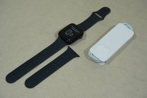 lot 100 image: Apple Watch SE 44mm Aluminum Case Smart Watch