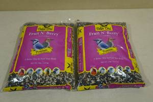 lot 109 image: Better Bird Fruit N Berry Bird Food - 10 Lbs