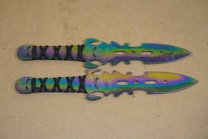 lot 121 image: Iridescent Skull Theme Throwing Knives