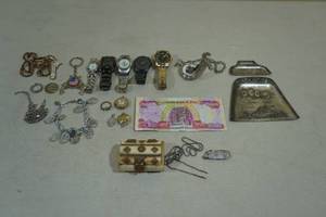 lot 150 image: Assorted Jewelry and Watches - Sterling Silver Skateboard Pendant