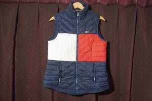 lot 166 image: Tommy Hilfiger Vest - Medium