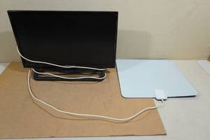 lot 194 image: Element 19 Flat Panel TV
