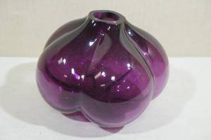 lot 215 image: Handmade Decorative Glass Vase