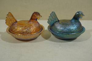 lot 216 image: Iridescent Depression Glass Chickens
