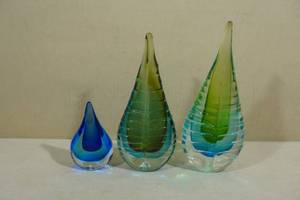 lot 218 image: Decorative Blown Glass Raindrops