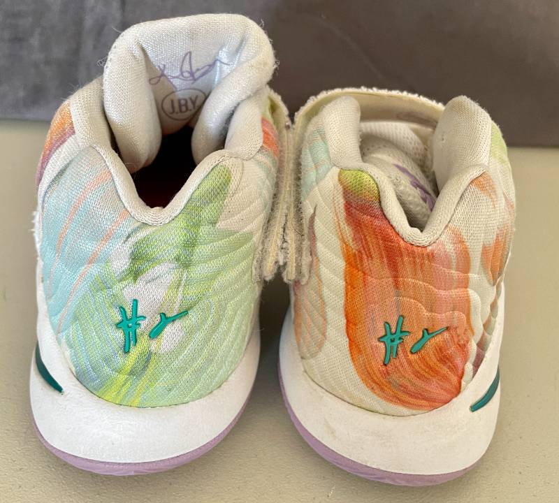 lot 171 image: Youth Nike Kyrie 2 Easter Shoes Preschool Girls Size 12