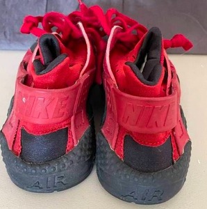 lot 165 image: Nike Air Huarache RedBack Athletic Running Shoe Mens Size 8.5
