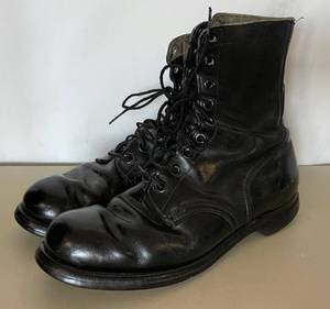 lot 11 image: Vietnam Era Military Issue Combat Boots Mens Size 10