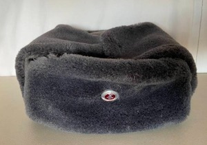 lot 25 image: Vintage Peoples National Army Winter Hat