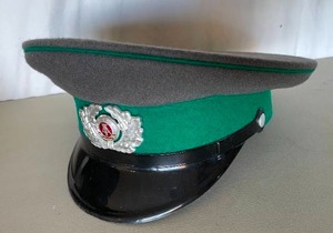 lot 28 image: Vintage Peoples National Army Dress Hat