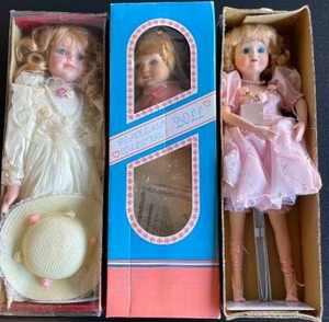 lot 40 image: Lot of 3 Vintage Dolls