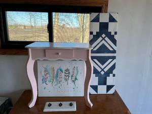 lot 113 image: Preschool Sized Vanity and Wall Art