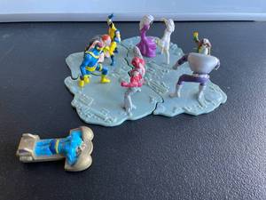 lot 96 image: X-men Vintage 1995 Action Figure Playset