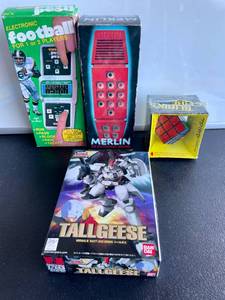 lot 98 image: Lot of Vintage Handheld Videogames and Rubix Cube