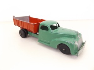 lot 10 image: RARE 1950s Hubley Dump Truck