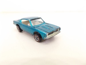 lot 19 image: Authentic 1967 Pat Pending Hot Wheels RARE TealWhite Redline Custom Barracuda