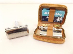 lot 38 image: 2 Vintage 1940s Gillette Safety Razors