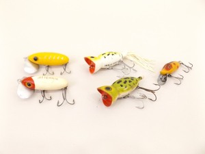 lot 40 image: Lot of 5 Collectible Vintage Fishing Lures