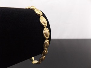 lot 54 image: 14k Yellow Gold Shield Link 7.5 Bracelet