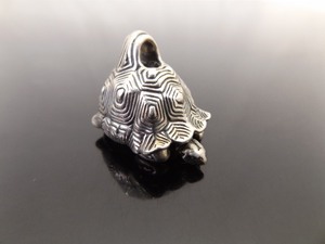 lot 59 image: RARE .925 Sterling Silver GORDON BARNETT Heavy Turtle Bell Pendant