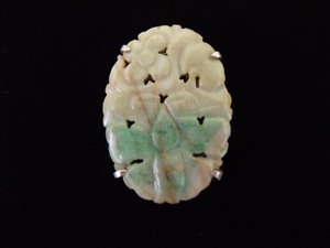 lot 63 image: Antique .925 Sterling Silver Asian Carved Jade Fur Clip
