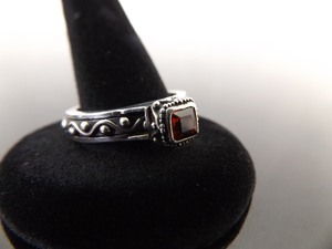 lot 67 image: .925 Sterling Silver Garnet Spinner Ring Size 9