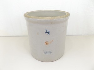 lot 74 image: Antique #4 Red Wing Crock in EXCELLENT Condition