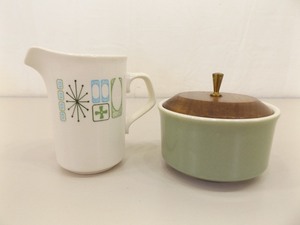 lot 81 image: Vintage MCM Taylorstone Cathay Cream and Sugar Set