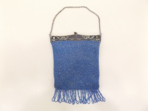 lot 85 image: 1920s Art Deco Blue Beaded Flapper Bag
