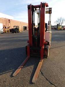 lot 8 image: Nissan E5000 Electric Forklift