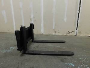 lot 20 image: NEW Mini Skid Steer Plate with Forks