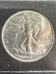 lot 18 image: 1944 US WALKING LIBERTY HALF DOLLAR IN CASE