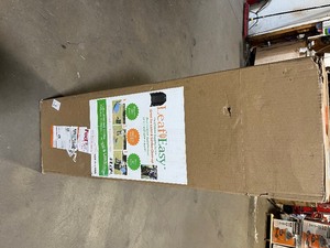 lot 1 image: Leaf Easy 45 in. x 48 in. Leaf Scoop