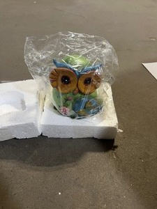 lot 25 image: Lighted owl figurine