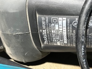 lot 39 image: Makita 7 Amp 1-18 in. Corded SDS-Plus ConcreteMasonry Rotary Hammer Drill with Side Handle and Hard Case