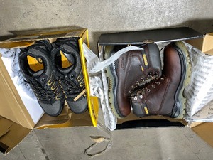 lot 47 image: Dealt shoes
