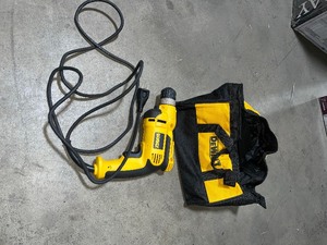 lot 48 image: DEWALT 8 Amp Corded 38 in. Variable Speed Drill