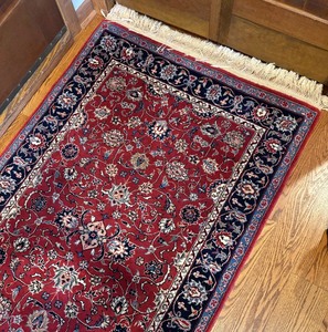 lot 10 image: Classy Rug
