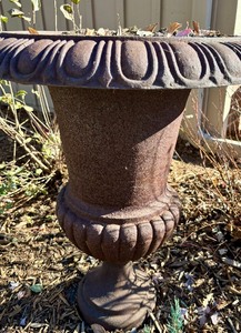 lot 106 image: Cast Iron Planter