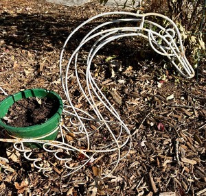 lot 109 image: White Metal Swan Planter