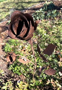 lot 111 image: Metal Rose Yard Decorative Stake