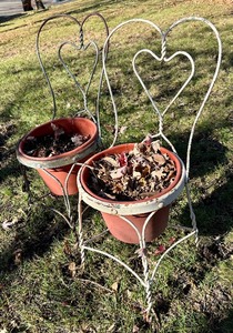 lot 112 image: Pair of Metal Ice Cream Chair Decorative Planter Stands
