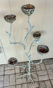 lot 123 image: Metal Bird Nest Decor